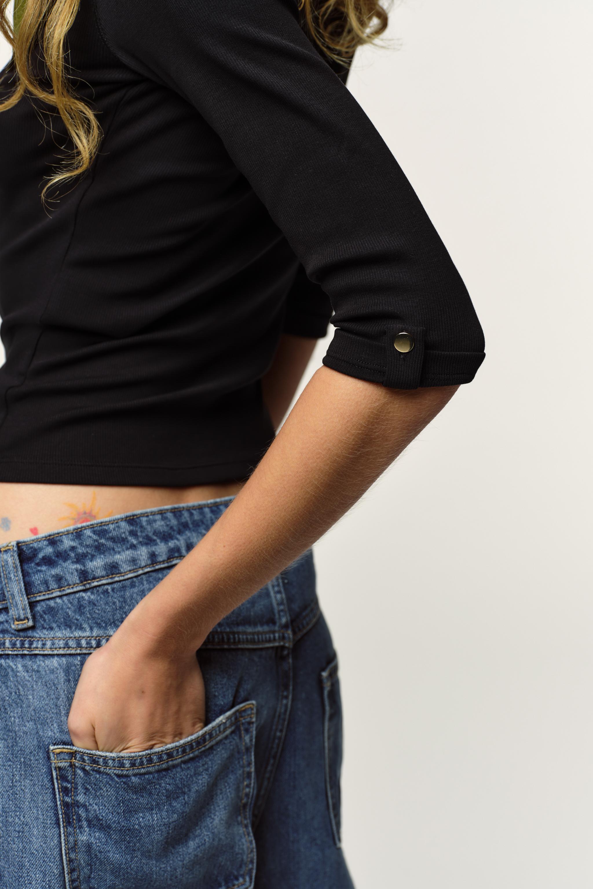 BUTTON RIBBED T-SHIRT